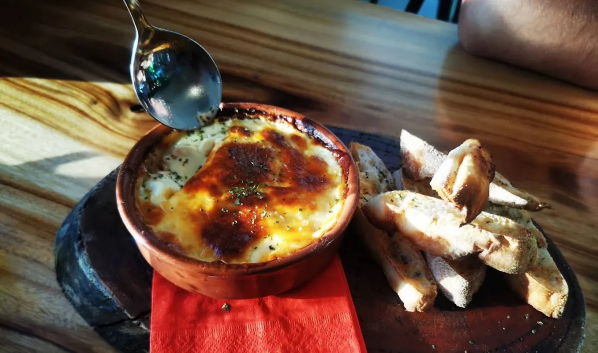 Antika Bar & Grill