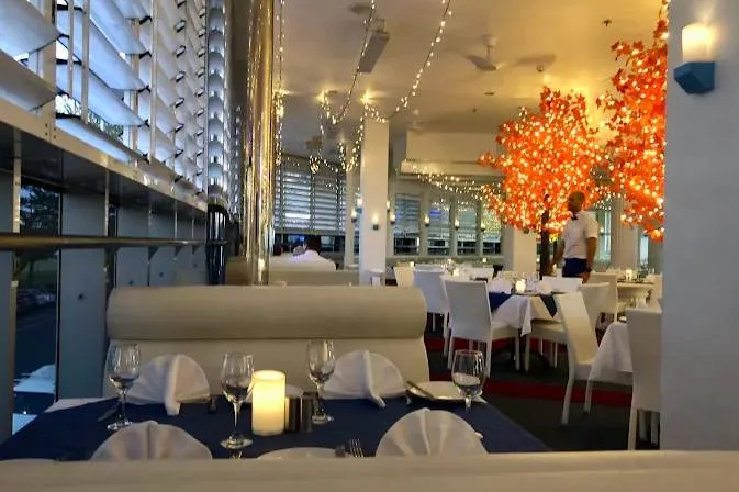 George's Paragon Seafood Restaurant (Coolangatta) — photo 3