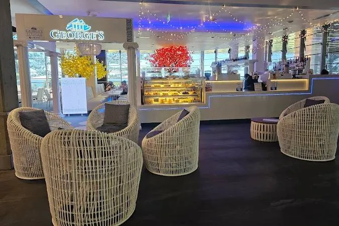 George’s Cafe & Cocktail Bar (Coolangatta) — photo 3