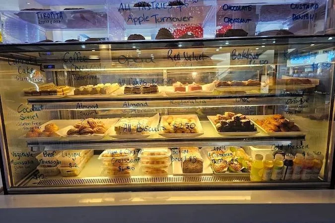 George’s Cafe & Cocktail Bar (Coolangatta) — photo 4