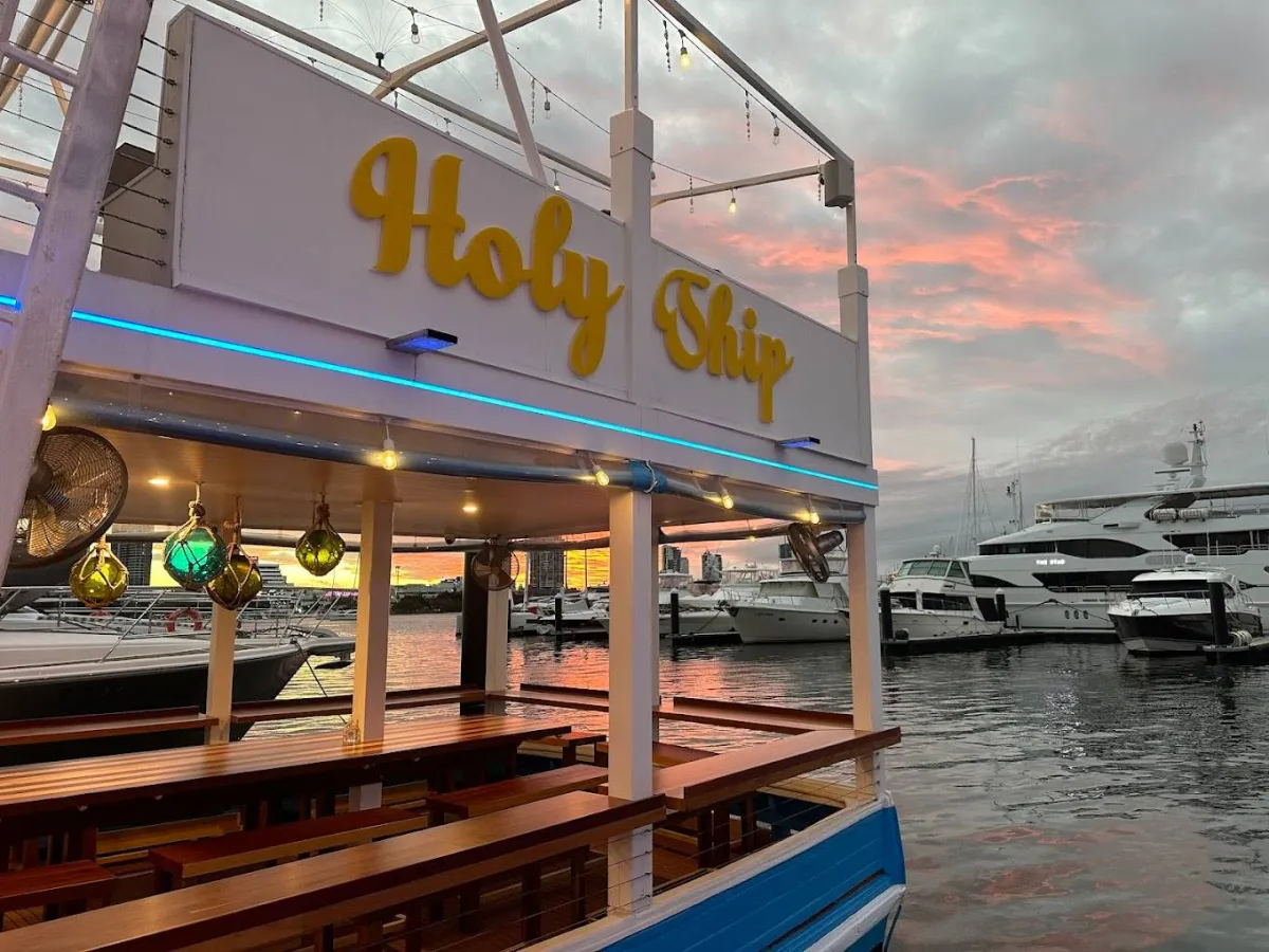 Holy Ship Bar & Restaurant