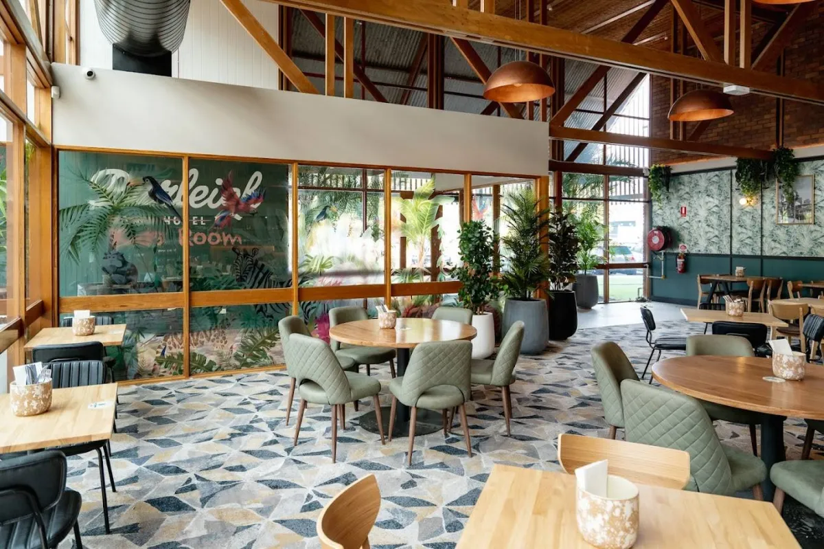 Burleigh Town Hotel — photo 4