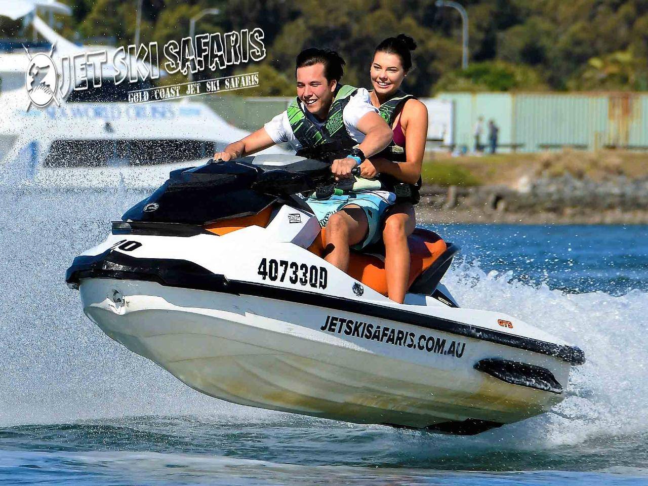 Parasail + Jet Boat + 30 Minute Jetski — photo 2